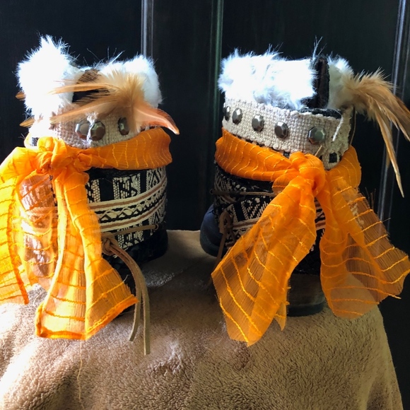 CUSTOM UPCYCLED WOMEN'S CHOCOLATE LEATHER BOOTS - Picture 5 of 6